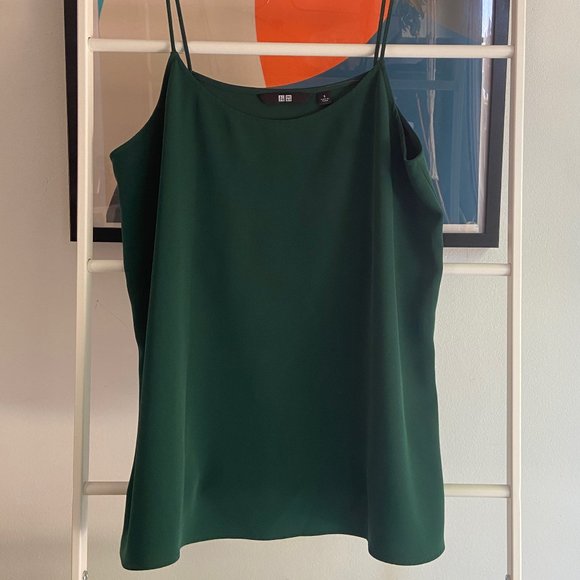 Uniqlo women's dark green camisole tank with thin spaghetti straps - Picture 1 of 3